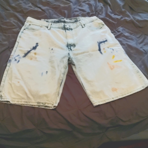 Shorts - Picture 2 of 4